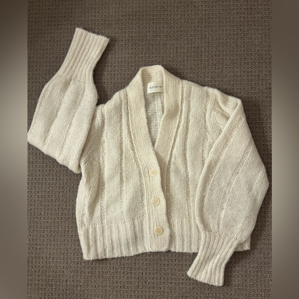 Eleven Six brand, M/L white cropped cardigan